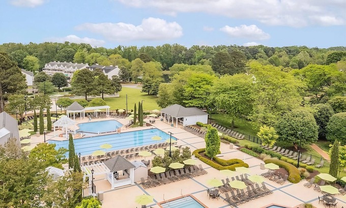 Berkeley Hotel | Perfect for Families! Full Kitchen, Free Parking, Indoor & Outdoor Pools!
