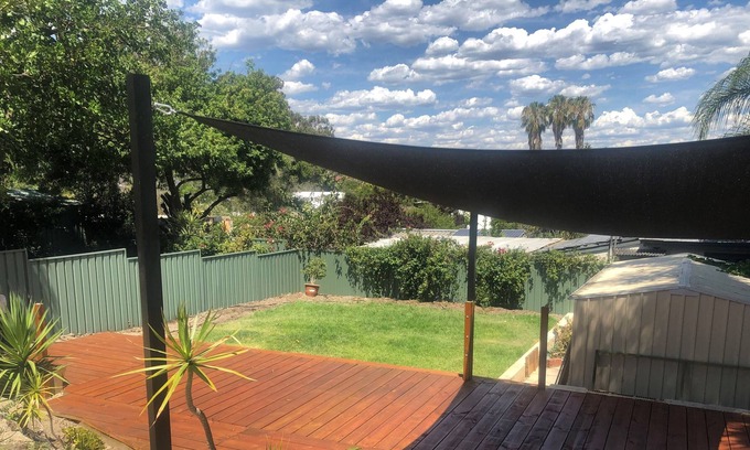 Bayswater House | Perfect home for families & pet friendly. Close to City/Airport & train station.