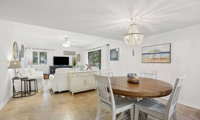Fernandina Beach Condo | PERFECT LOCATION! Updated Amelia Island Condo Only 4 Min Walk to Beach!