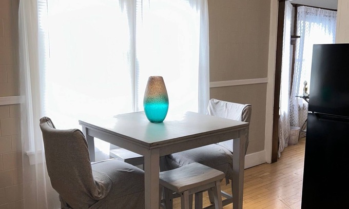 West Allis Apartment | Perfect Place West Allis- Wisconsin Walking distance from State Fair Grounds