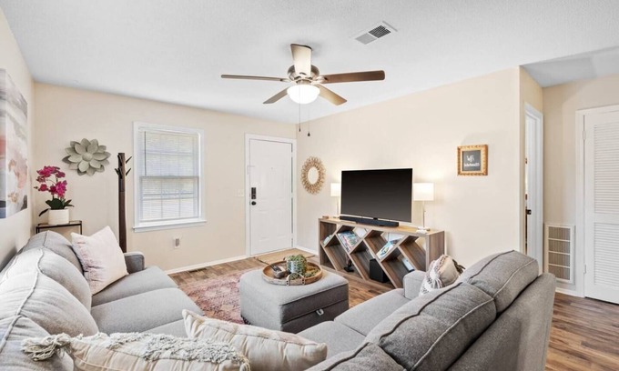 Berea House | Perfect Property for Extended Stays | Responsive Hosts!