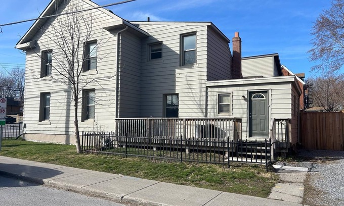 Inner Harbour House | Perfect Retreat in Kingston Downtown