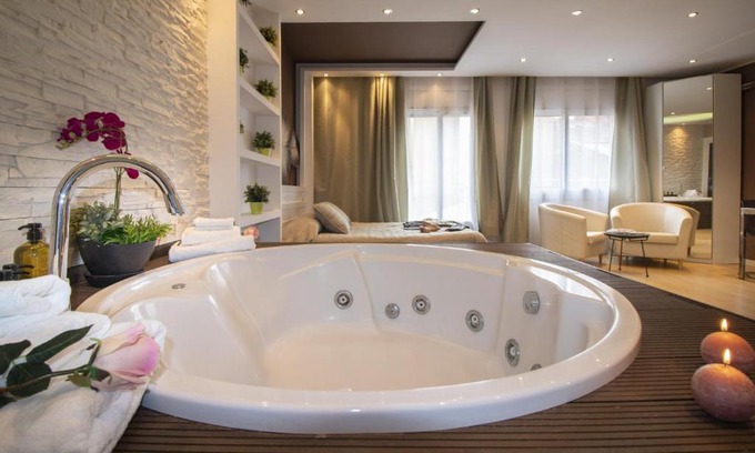 Can Baro Apartment | Perfect Romantic Getaway, Cozy Retreat with Jacuzzi