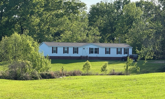 Utica House | Perfect stay over, thru Hinds County, sleeps Four