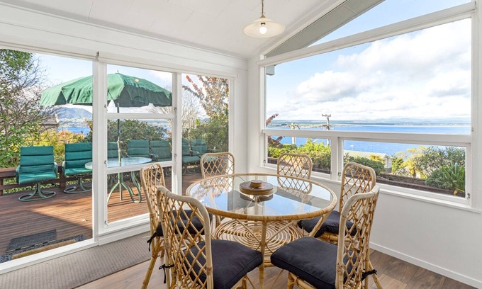 Acacia Bay House | Perfect Views at Acacia Bay - Holiday Home