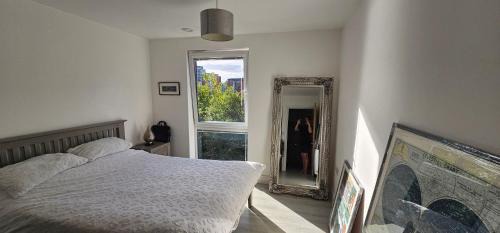 Atlantic Wharf Apartment | Perfectly located, bright apartment