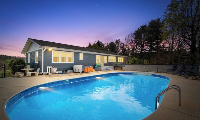 Asheville House | Pet Friendly 2 bed/2 bath, Hot Tub, Pool, Large Yard, West Asheville