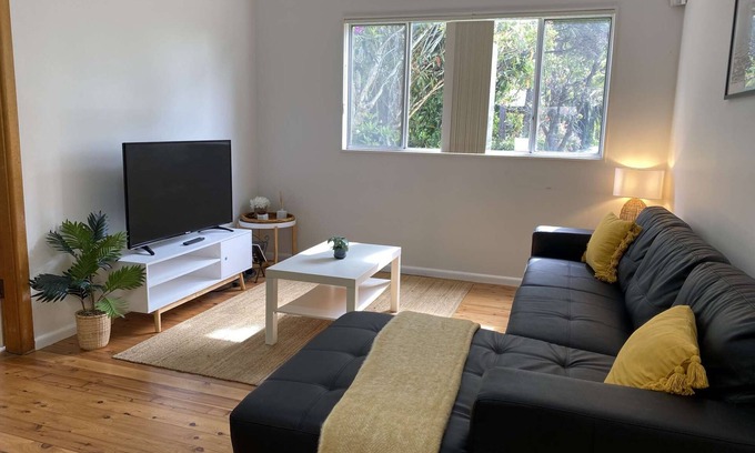 Callala Bay House | Pet Friendly - 250m From the Beach.