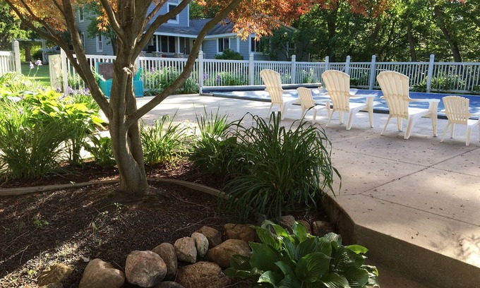 Coopersville Cottage | Pet Friendly and peaceful setting!