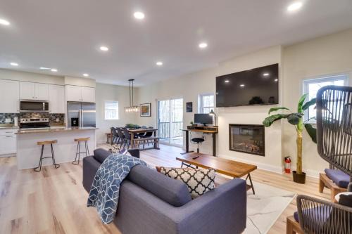 Mount Jackson House | Pet-Friendly Basye Vacation Rental with Fireplace!
