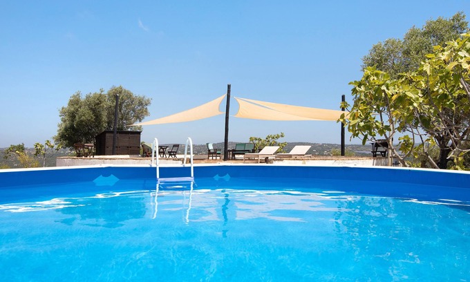 Charneca House | Pet-Friendly 'Charming 2Br Colonial Villa' with Shared Terrace, Shared Pool & Wi-Fi