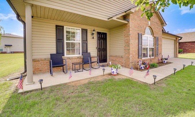 Tulsa County House | Pet-Friendly Collinsville Home ~ 19 Mi to Tulsa!