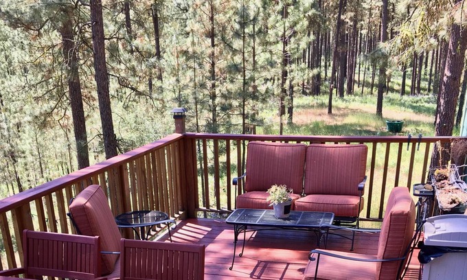 Colville House | Pet-Friendly Columbia River Woodland Paradise