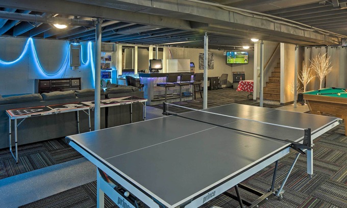 Des Moines House | Pet-Friendly Des Moines Retreat w/ Game Room!