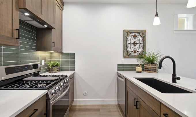 Veterans Park House | Pet Friendly - Enjoy Grover's House by RedAwning