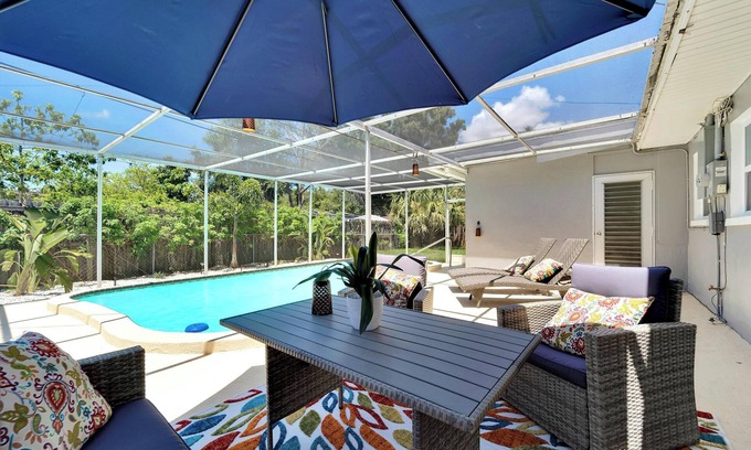 St. Petersburg - Clearwater House | Pet-friendly Family Retreat with Pool in St Pete