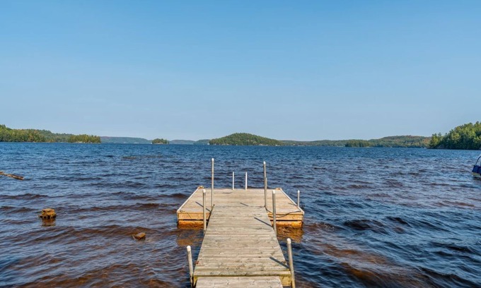 Port Sydney Cabin | Pet Friendly Fall Getaway Waterfront