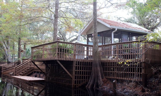 Dunnellon House | Pet friendly free use of kayaks,bikes great dock and screen room fenced yard