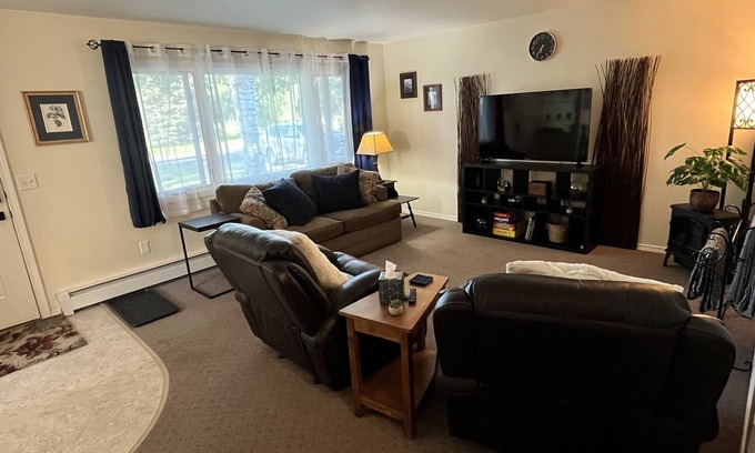 Sand Lake House | Pet friendly, fully-fenced, super safe, extremely comfortable near hospitals!