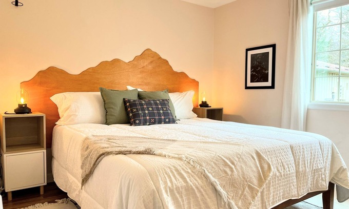 North Bonneville Apartment | Pet Friendly Getaway Apt w/Office @ Beacon Rock