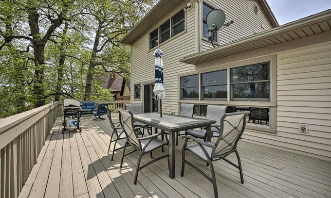 Grass Lake House | Pet-Friendly Grass Lake Retreat with Game Room!