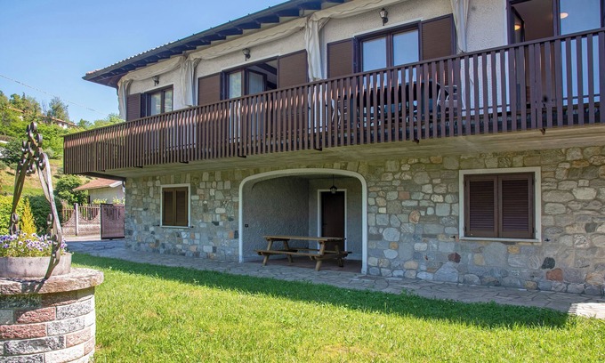 Castello House | Pet-friendly Holiday Home "Villa Olga Lago Maggiore" with Garden & Balcony