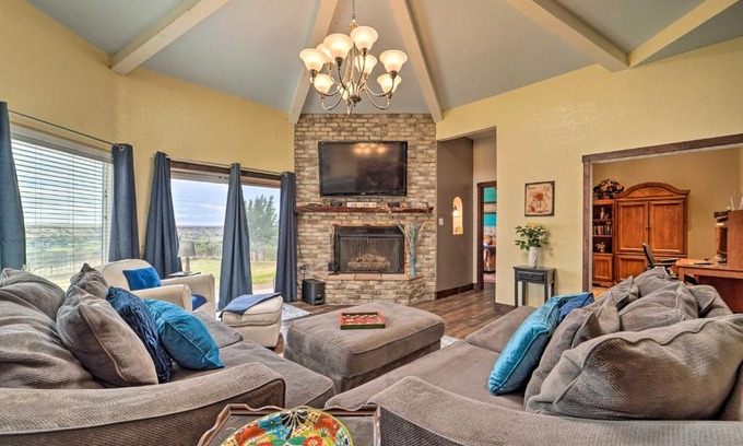 Ransom Canyon House | Pet-Friendly Home about 13 Mi to Dtwn Lubbock!