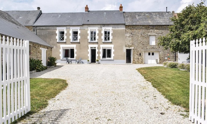 Anctoville House | Pet friendly home in Aurseulles