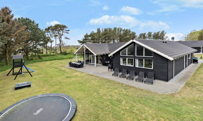 Bedegaard House | Pet friendly home in Nexø with kitchen