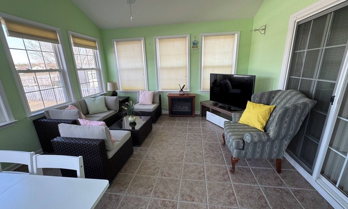 Lewes House | Pet Friendly Lewes Retreat 11 min from beach