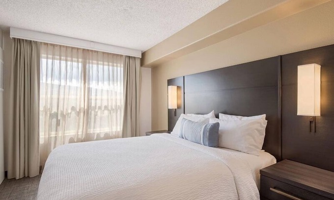 Reno/Tahoe Airport Resort | Pet-friendly Property! With Free Breakfast, Onsite Sports Court, Pool!