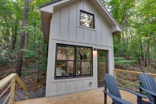 Groveoak House | Pet-Friendly Tree House Great for a Relaxing Escape in Alabama