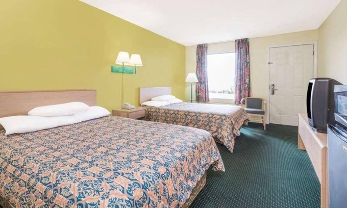 Berea House | Pet-friendly Unit! Roundtrip Airport Shuttle Available, Free Breakfast, Parking!