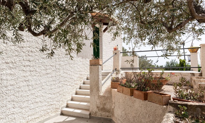 Licata Villa | Pet-Friendly Villa 'Rosa' with Sea View & Terraces