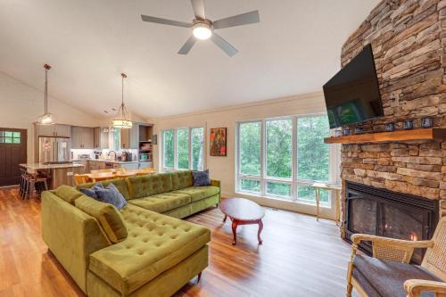 West Jefferson House | Pet-Friendly West Jefferson Home with River View!