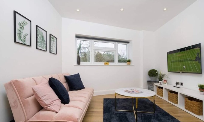Leytonstone Apartment | Petalia - Gorgeous & Central 1BR w/ All Mod-Cons