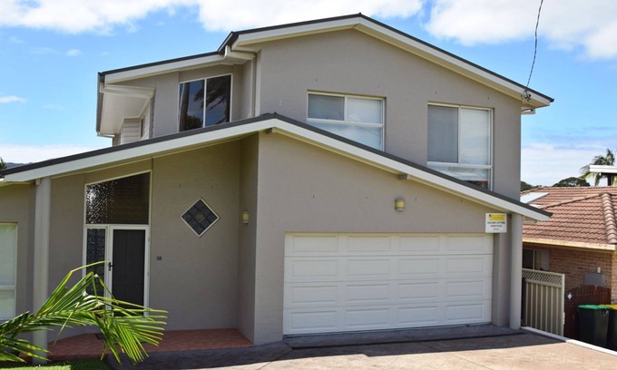 South West Rocks House | Pete's Place. Well-appointed reburnished 2 storey house