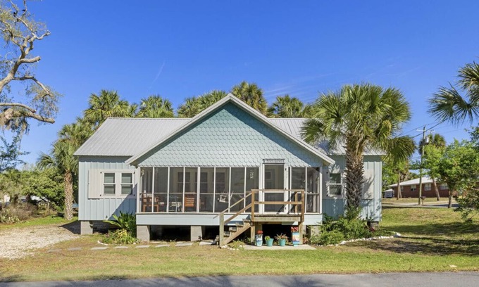 Cedar Key House | Pete's Retreat 3 bedroom 2 bath rental