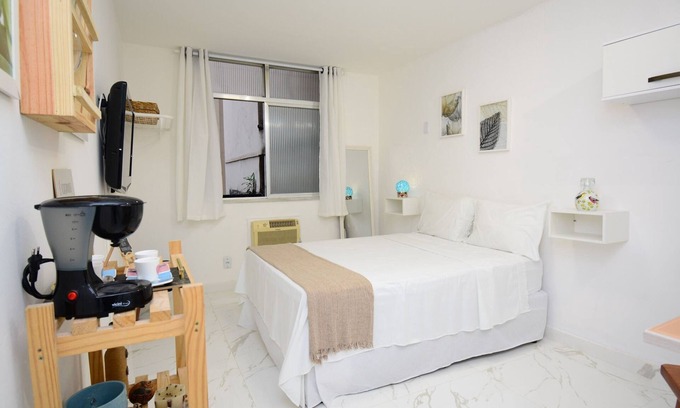 Copacabana Apartment | Petit Copa - 3 Guests, Cozy and Beach!