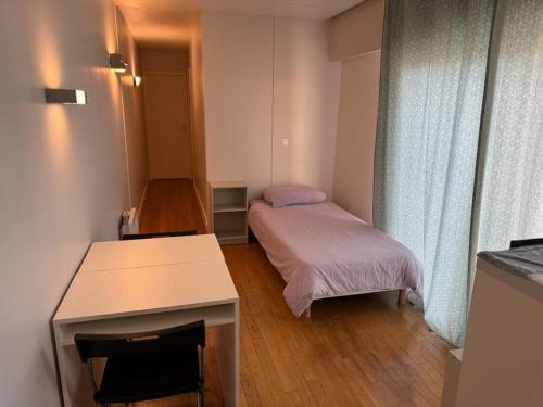 Coubron Apartment | Petit Pied-à-Terre