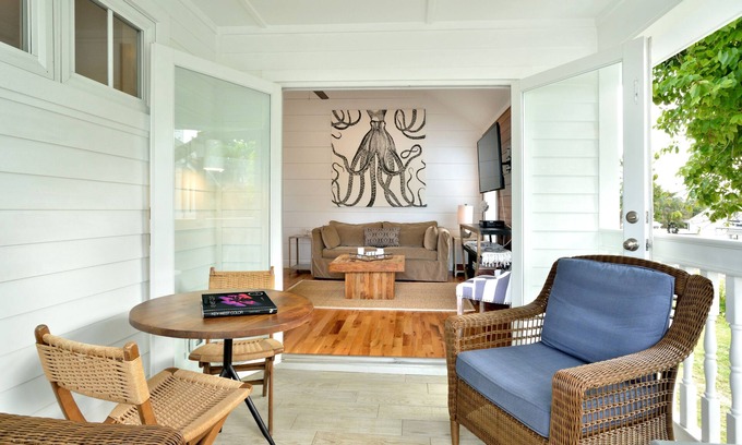 Uptown - Upper Duval House | ~ PETITE MAISON ~ 2 king ensuite bedrooms on a quiet lane near Duval Street.