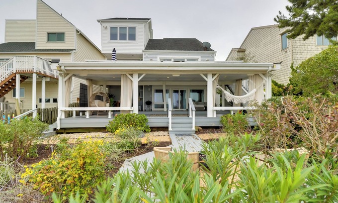 Willoughby Spit House | Pets Welcome: Beachfront Family Retreat in Norfolk