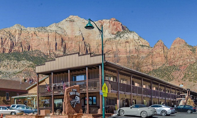 Zion National Park South Entrance Hotel | Petty Ranch Inn