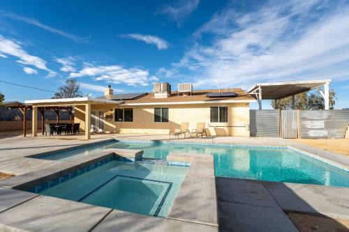 Joshua Tree House | Phoenix Desert Paradise - Pool & Jacuzzi - Grill!