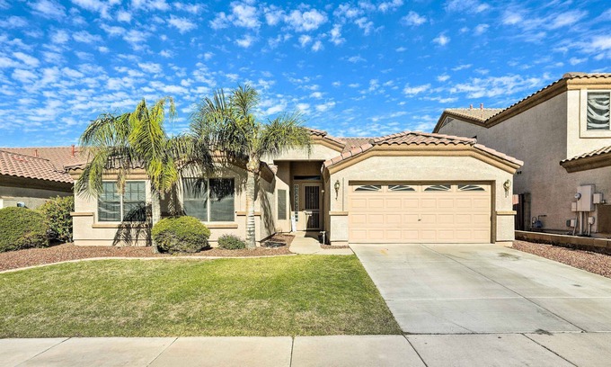 Entrada House | Phoenix Home: Ping Pong Table, Private Yard!