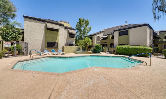 East Morningside House | Phoenix Townhome with Community Pool - Near Golf!