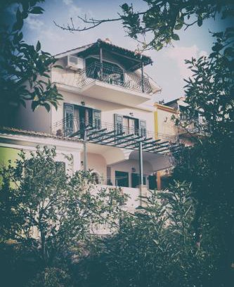 Alikanas Apartment | Photographer's Apartments