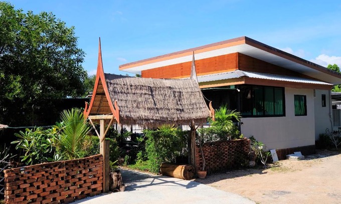 Cherngtalay Hotel | Phuket Numnoi