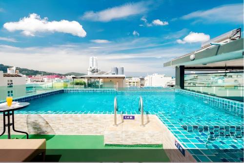 Patong Hotel | Phuket Patong Buri Resort