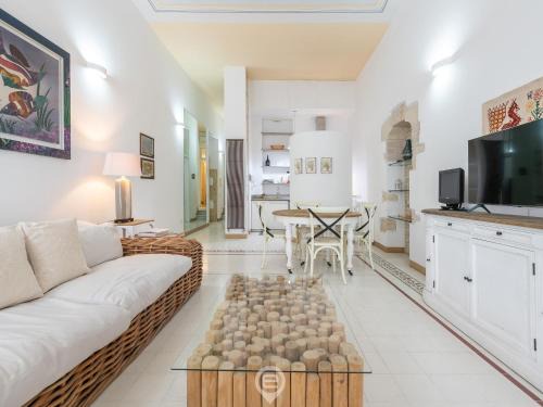 Cagliari Apartment | Piazza Yenne Bliss